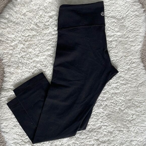 Lululemon Black Capris Fit Like a Size 4. - Picture 1 of 9